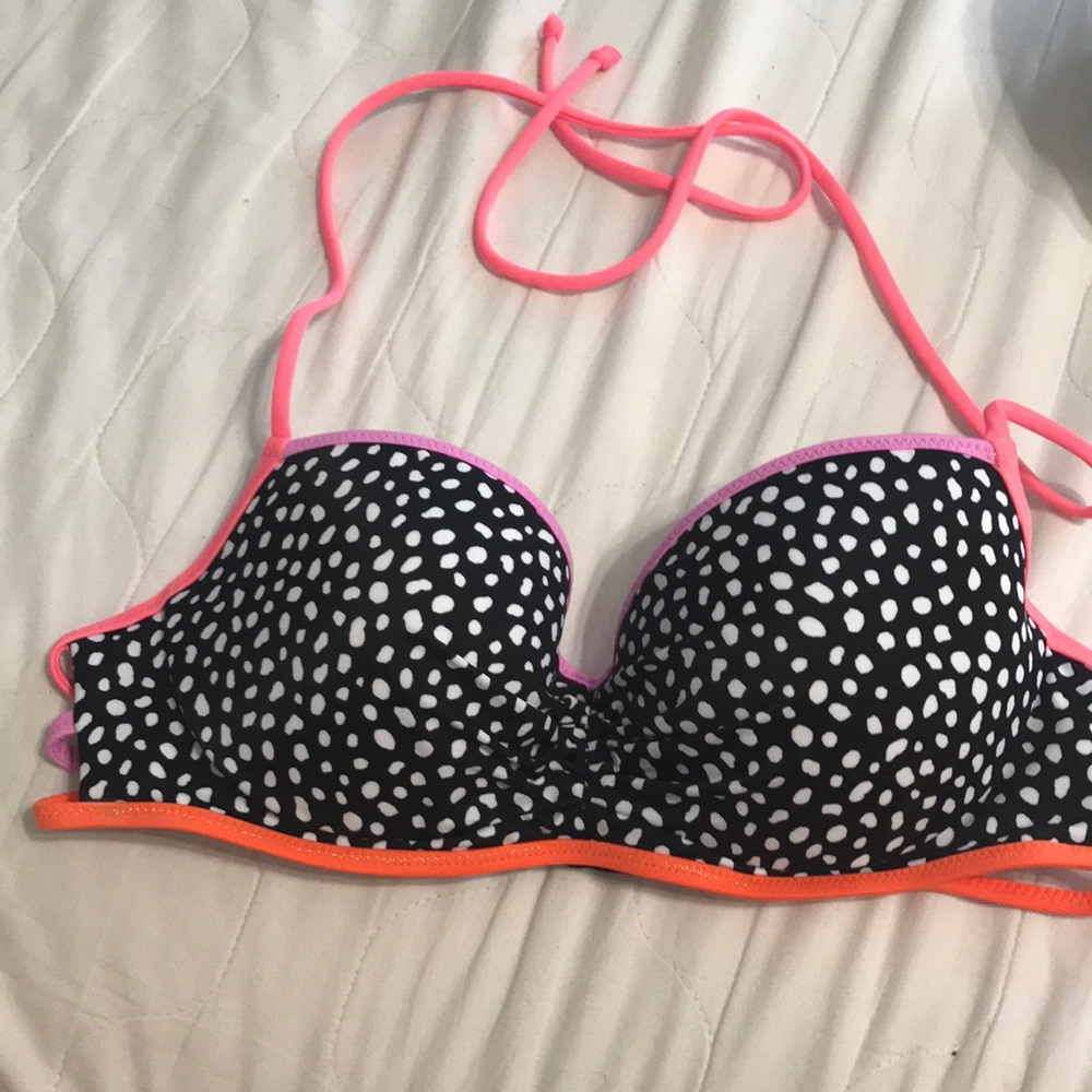 Victoria’s Secret 34B bikini top